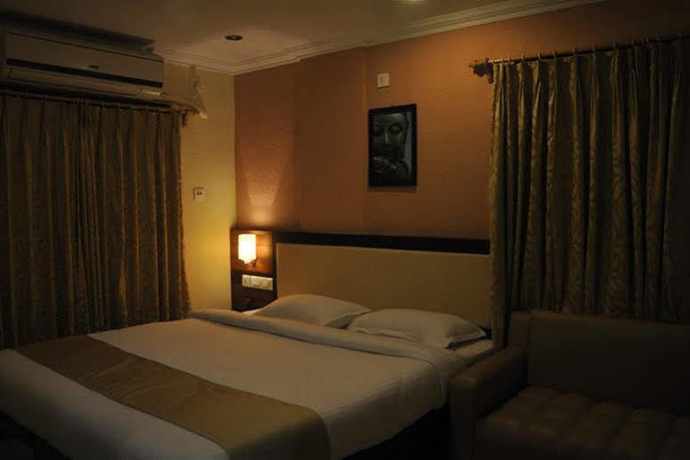 Moments Hotel Calcuta Exterior foto